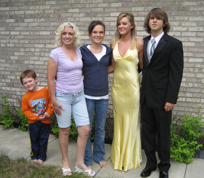 prom9.jpg prom9.jpg